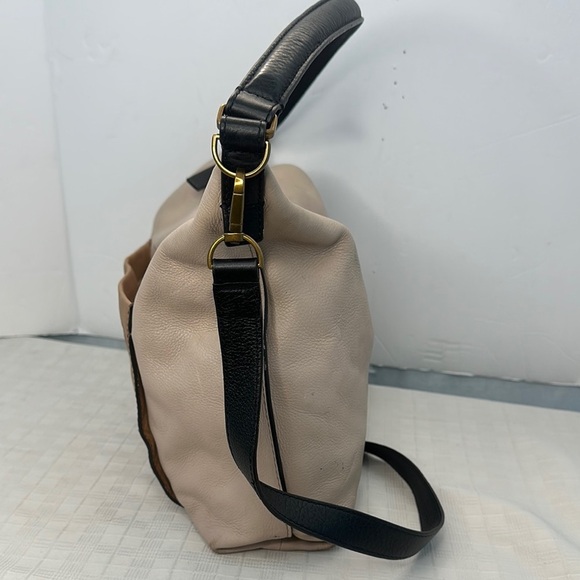 Fossil Vickery Beige and Tan Leather Crossbody Bag - Picture 2 of 10